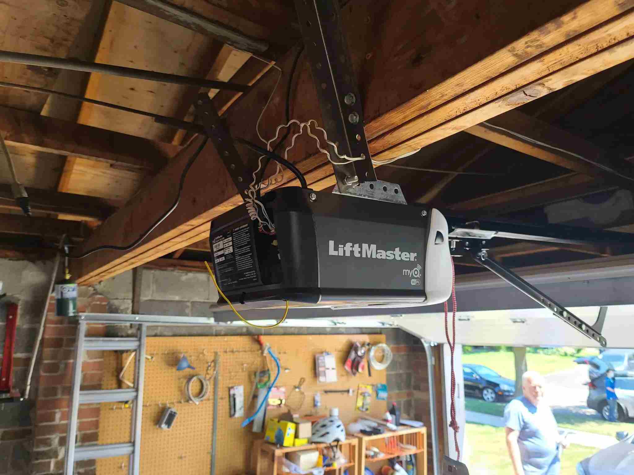 garage-door-opener-repair-services-2048x1536-1 garage-door-opener-repair-services-2048x1536-1