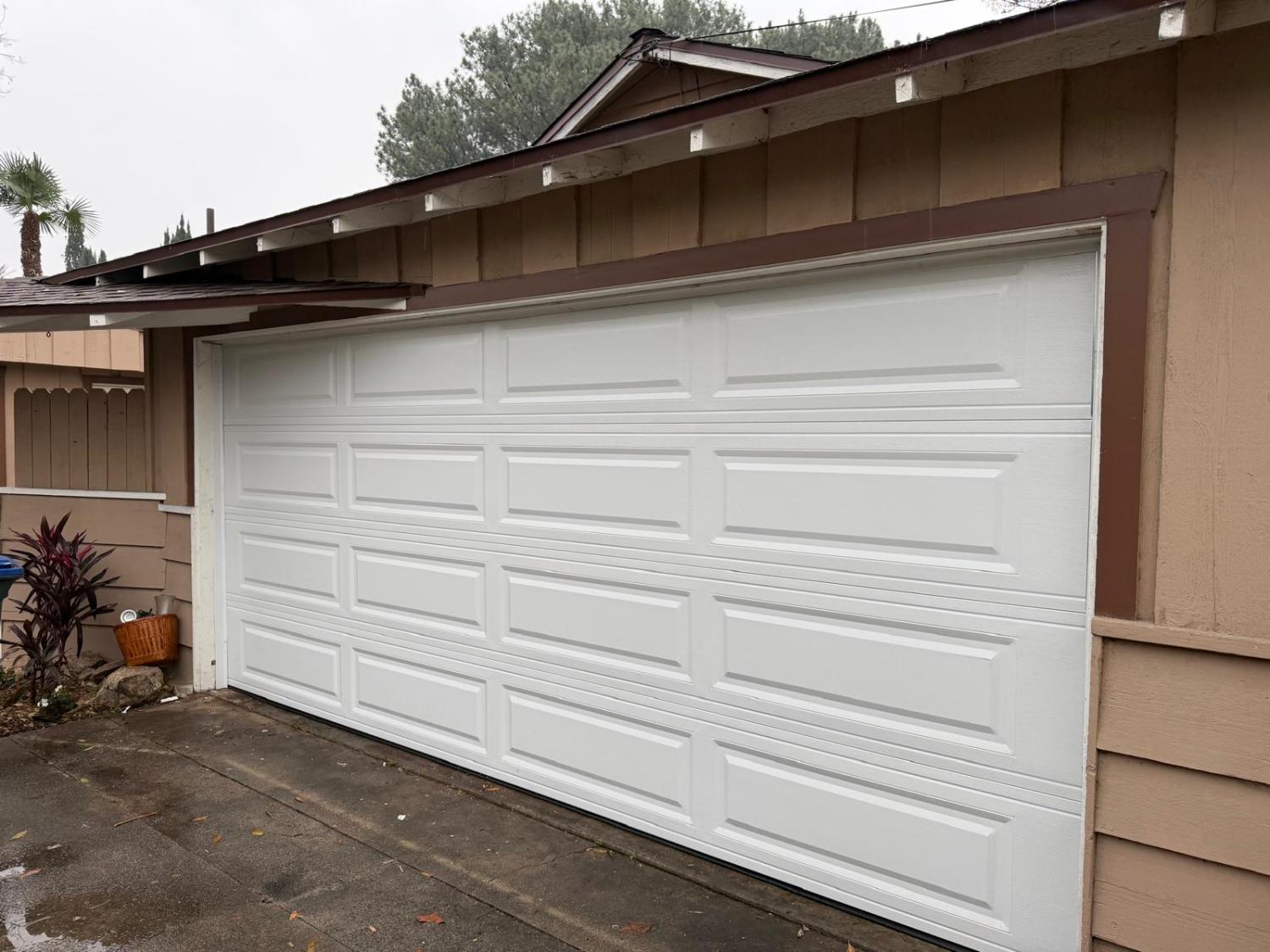 Garage Door Service New Garage Door Residential Garage Door Affordable Garage Door Installation Cedar St, Santa Ana